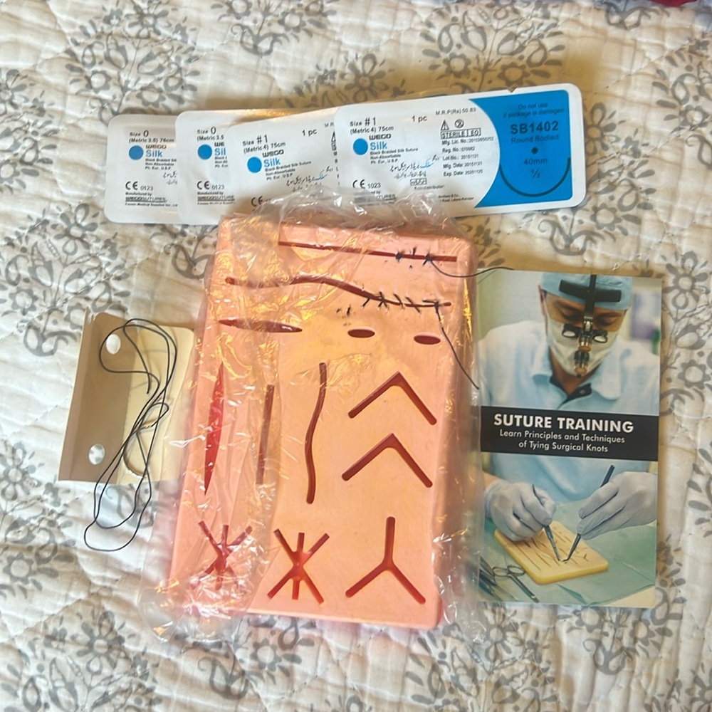 Suture practice kit - Picture 2 of 4